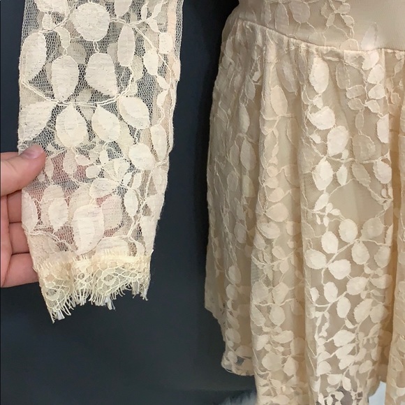 Pretty lace dress - Picture 4 of 5